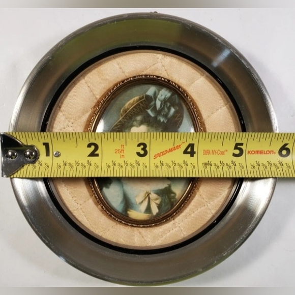 Set of 2 Vintage Cameo Creation Portraits in Convex Bubble Glass Frames with Sat - Picture 10 of 12